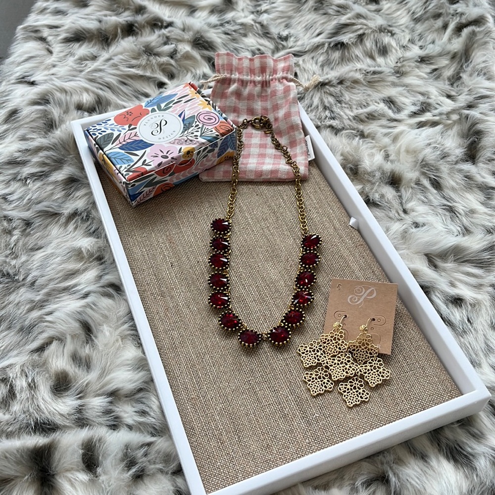 Plunder, gold necklace and earrings necklace with red gemstones